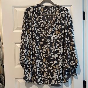 White, blue and gold floral blouse. Size 3x